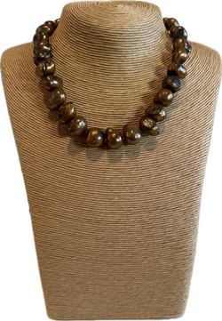 Short freshwater pearl necklace