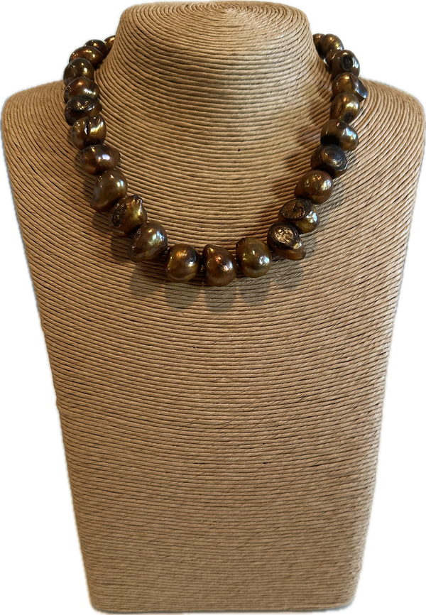 Short freshwater pearl necklace