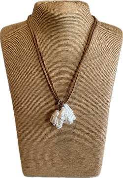 Pearl leather cluster