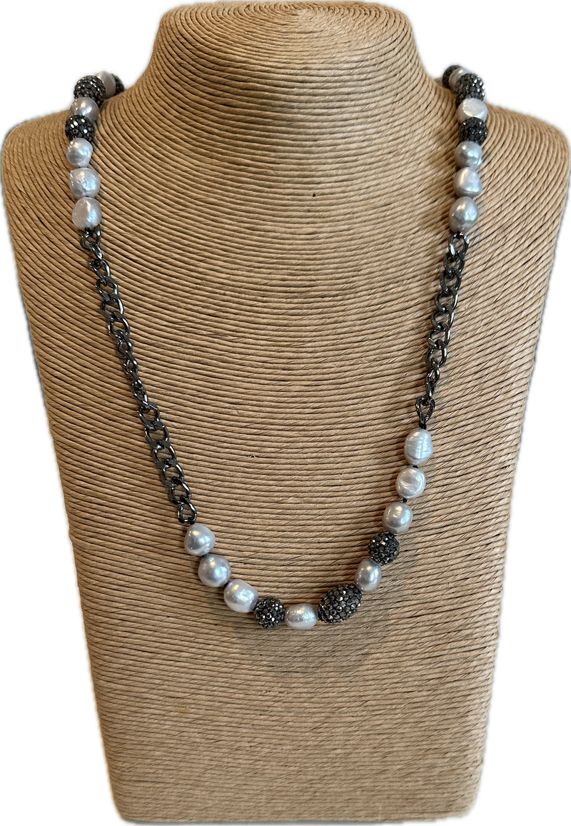 Chain and pearl necklace