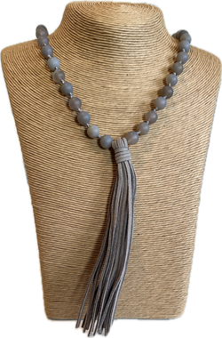 Tassel bead necklace