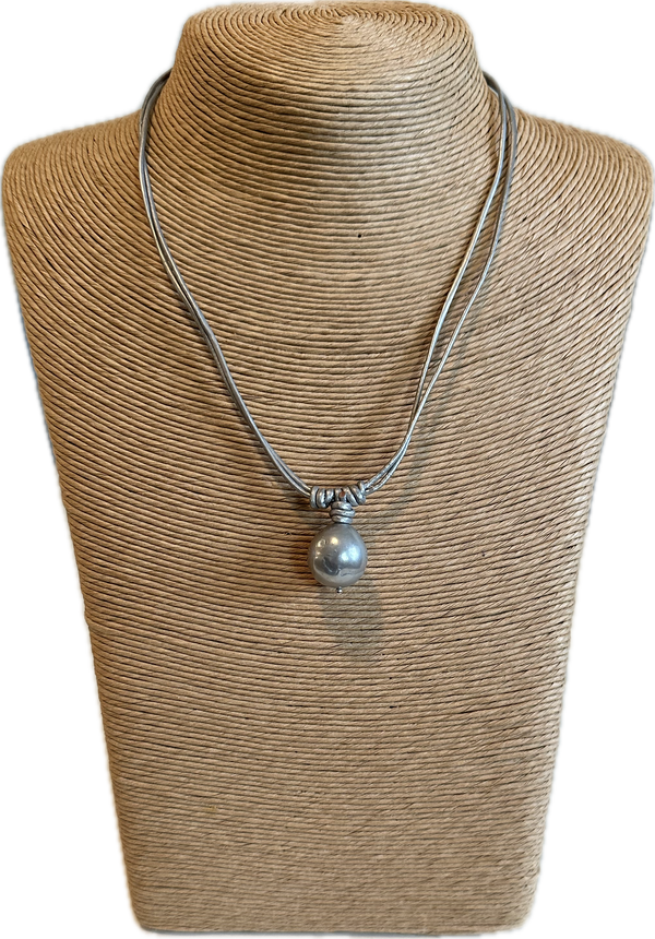 Grey pearl necklace