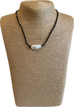 Single pearl on beads